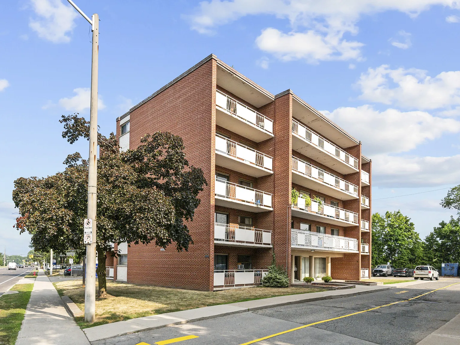 Glendale Manor Apartments — Photo 2