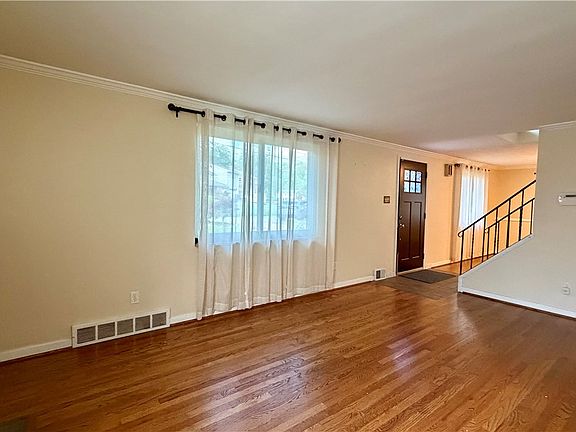 5th image of 307 Garlow Dr