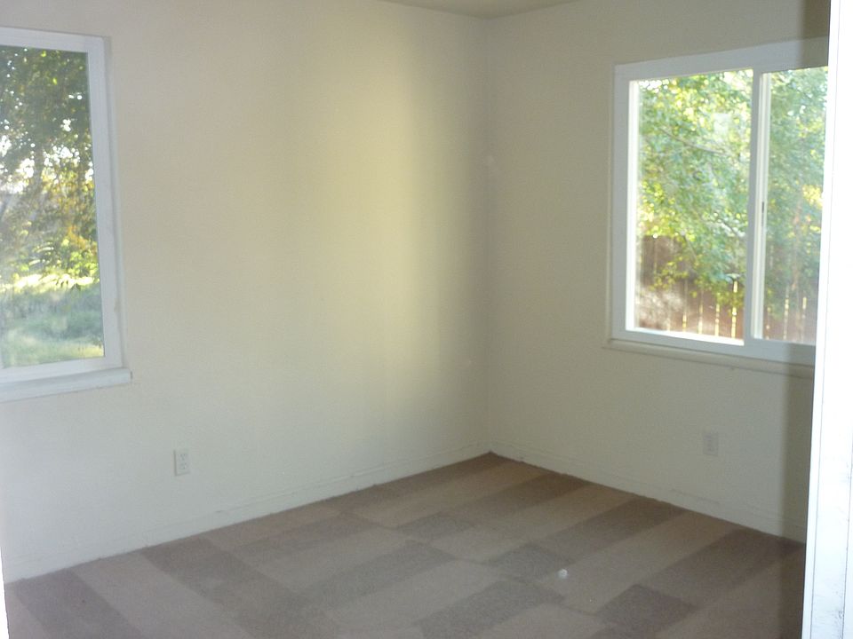 1st image of 803 N Broadway Ave