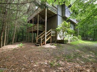25 Hemlock Ln, Lake Ariel, PA 18436
