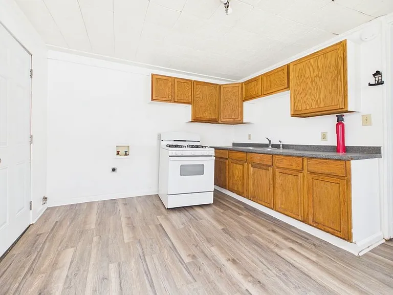 1507 W 7th St #1 — Photo 5