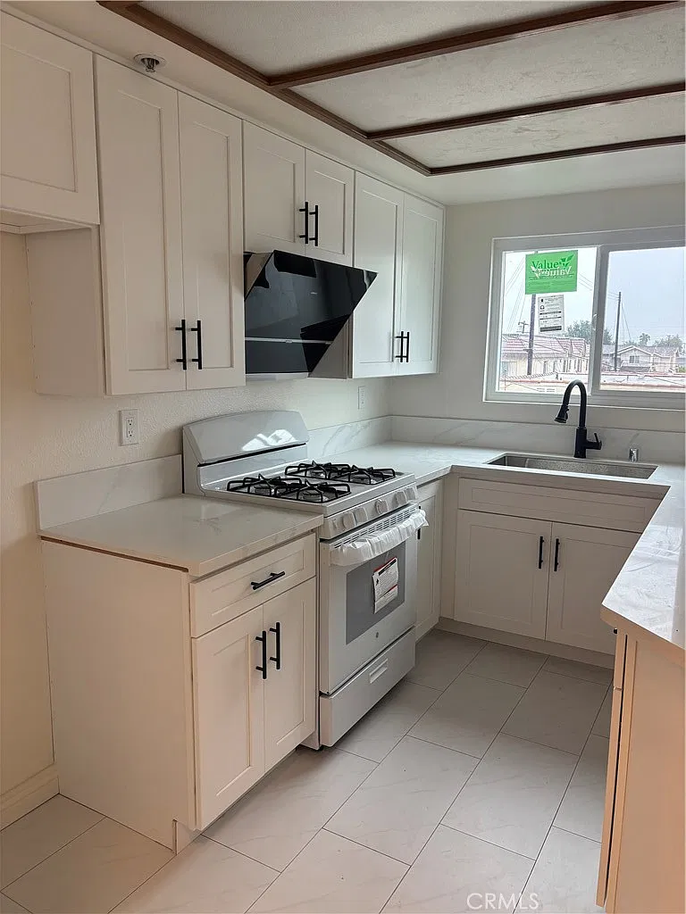 3 bed, 2.5 bath, 1260 sqft, $3,300 — Photo 3