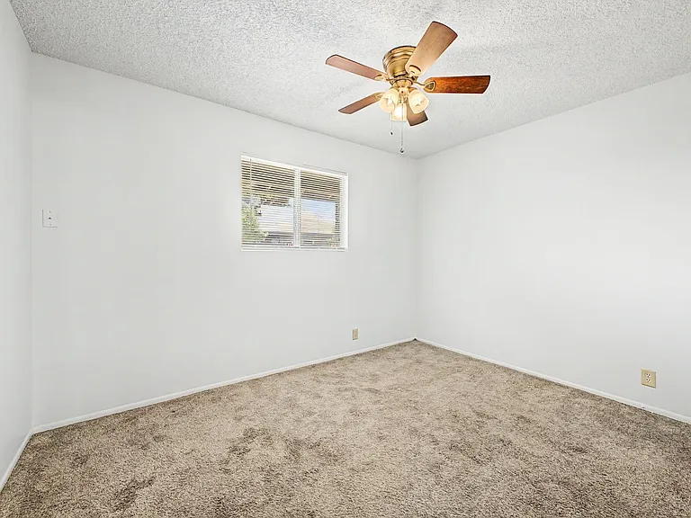 Beautiful Beck Ln Fourplex — Photo 20