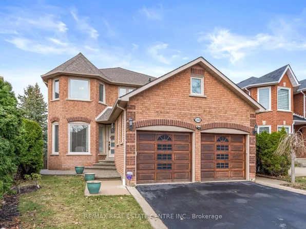 1169 Ewing Cres, Mississauga, ON L5V 1C1