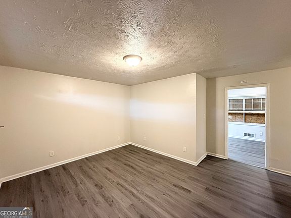 3rd image of 1465 Holcomb Ave