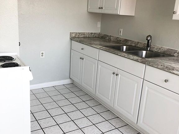 3rd image of 12028 Long Beach Blvd