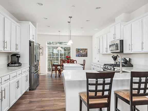 4th image of 2500 Huntleigh Ln #9.01