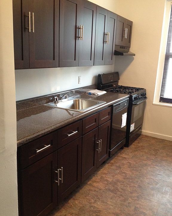 2nd image of 1101 Euclid Pl #4
