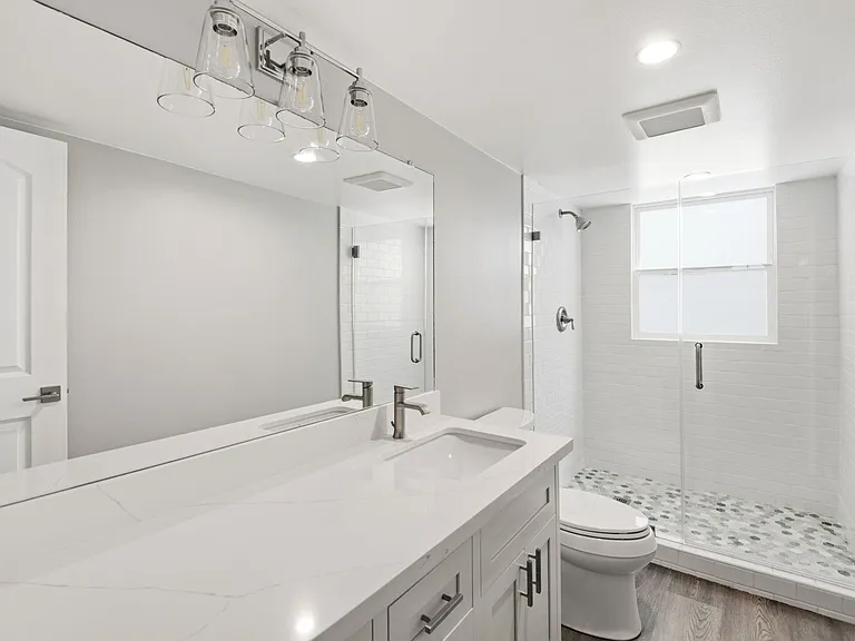316 Beach Apartments — Photo 16