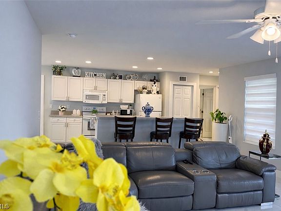 4th image of 110 SW 21st Pl