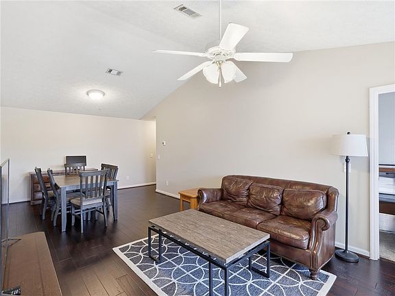 5th image of 1114 S College St APT 10-303