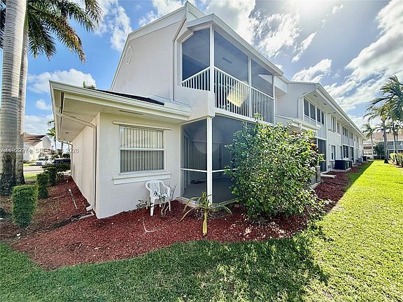 3rd image of 2221 SE 27th Dr #106-B