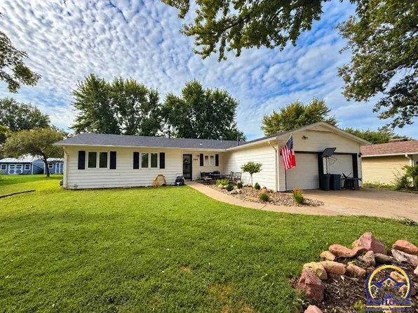 207 Osage Ave, Hiawatha, KS 66434