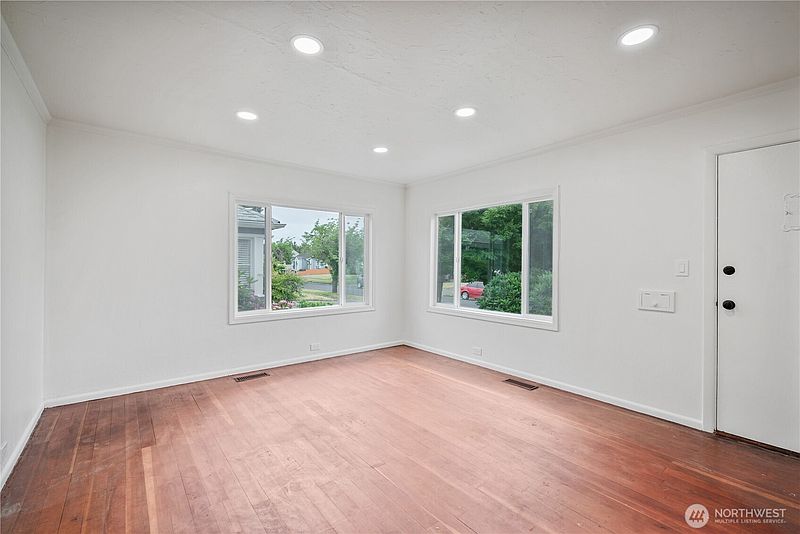 5th image of 527 24th Avenue