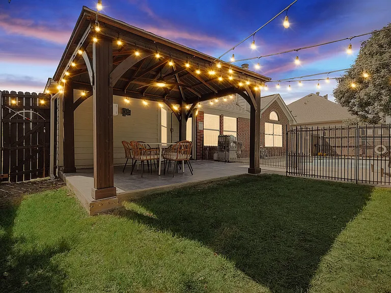 2402 Blue Holly Dr — Photo 30