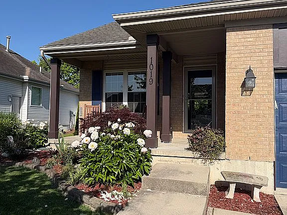 1019 Meadowsweet Dr — exterior photo