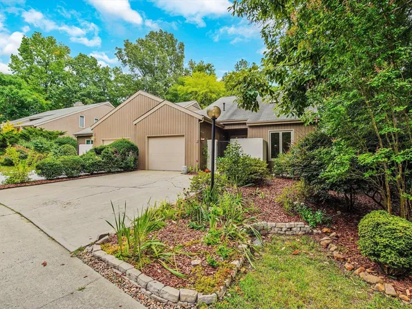 1 Ellsworth Ct, Chapel Hill, NC 27517