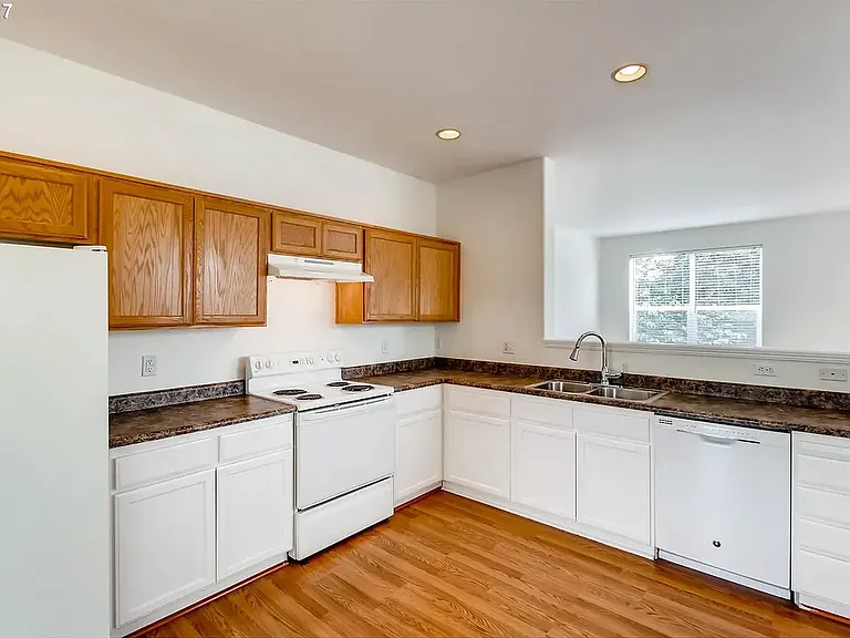 171 NE 75th Ave — Photo 5