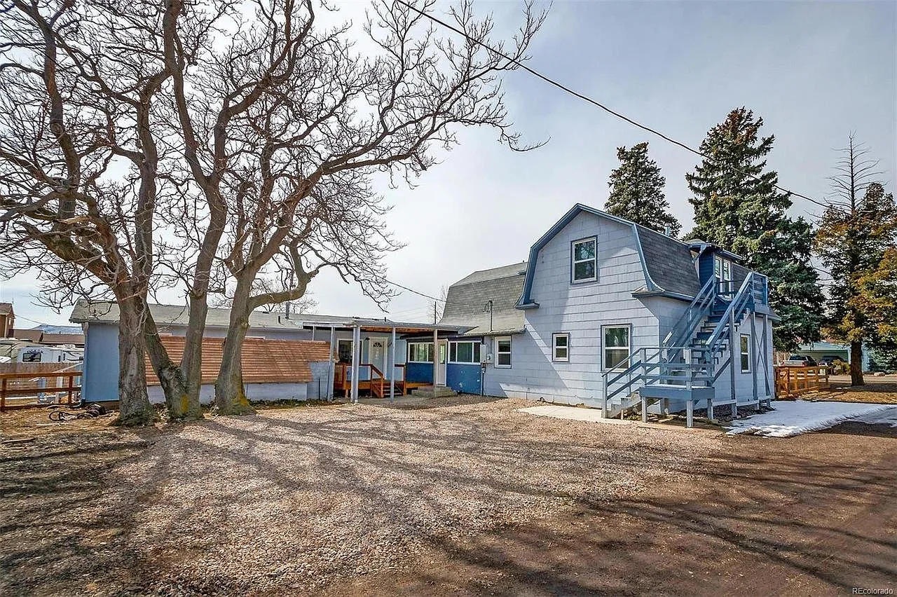 6 bed, 2400 sqft, $650 — Photo 2