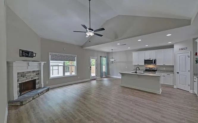 15 Holly St — Photo 11