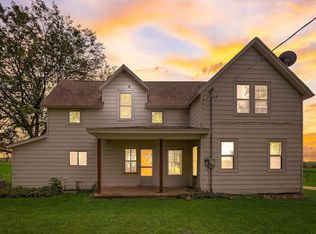 17 E Medina Rd, Marshall, WI 53559