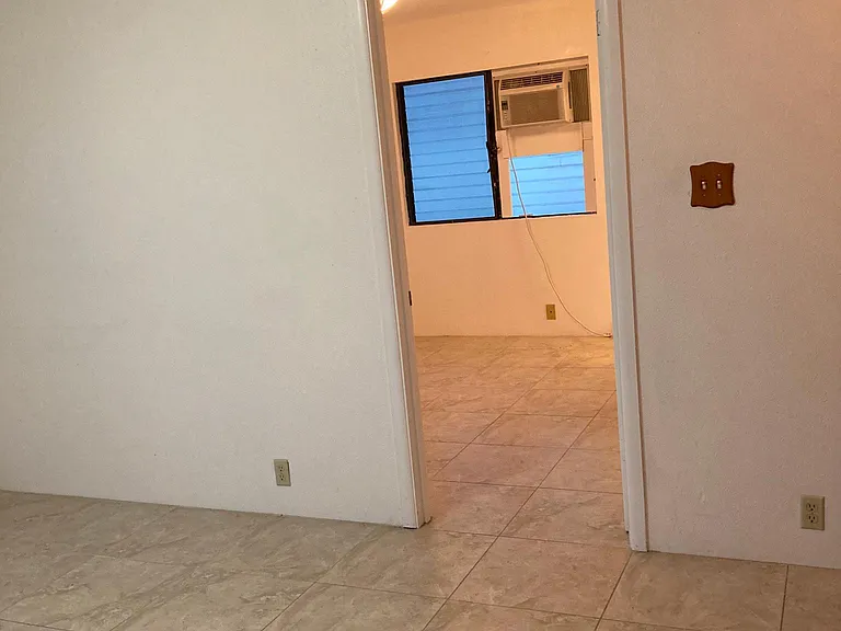 1066 Green St #300 — Photo 11
