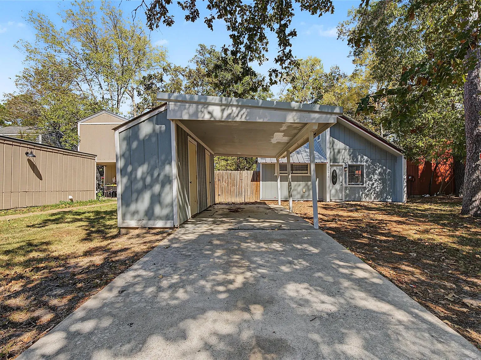2 bed, 1.0 bath, 720 sqft, $1,075 — Photo 2
