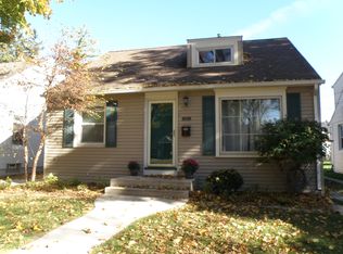 5128 N Bay Ridge Ave, Whitefish Bay, WI 53217