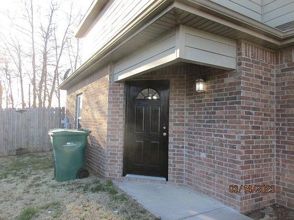 2nd image of 844 Oakwood Ct