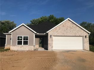 201 Miles Ave, Gentry, AR 72734