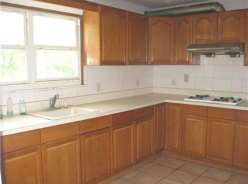 2nd image of 32 Barlow Rd