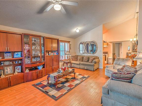 3rd image of 10138 Montreal Cir