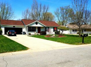16 Gloria Dr, Trafalgar, IN 46181