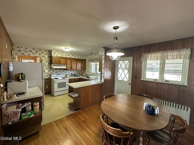 4th image of 427 Ridge Road