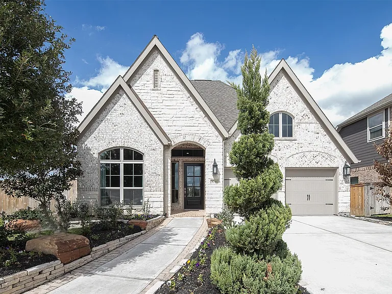 8703 Azalea Crossing Ct — Photo 1