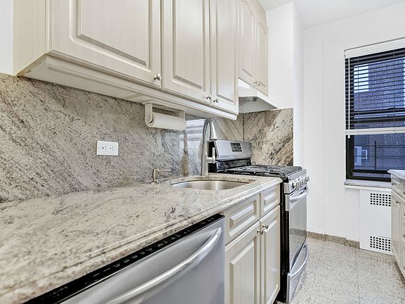 4th image of 67-76 Booth St #8-O