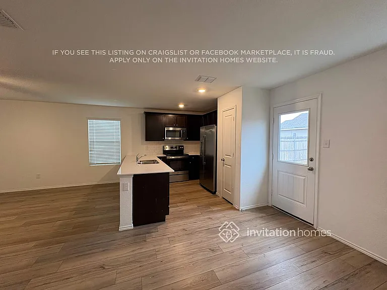 1339 Mosely Cir — Photo 5