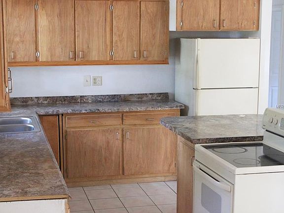 4th image of 342 Country Club Dr
