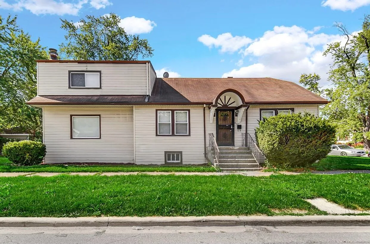 13901 S Michigan Ave photo 1