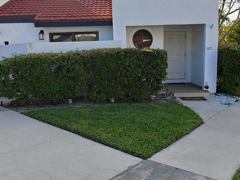 385 NW 36th Ave — Photo 2