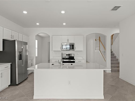 4th image of 2306 Avocado Ln