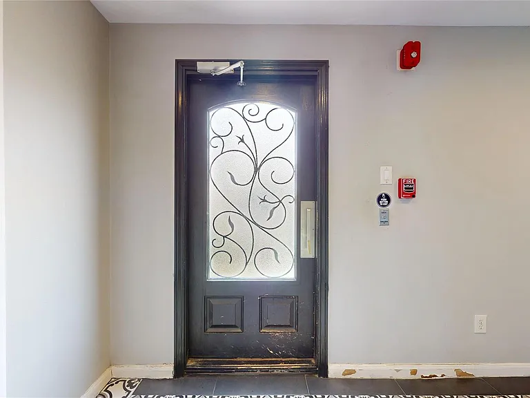 17 Waugh Dr #201 — Photo 2