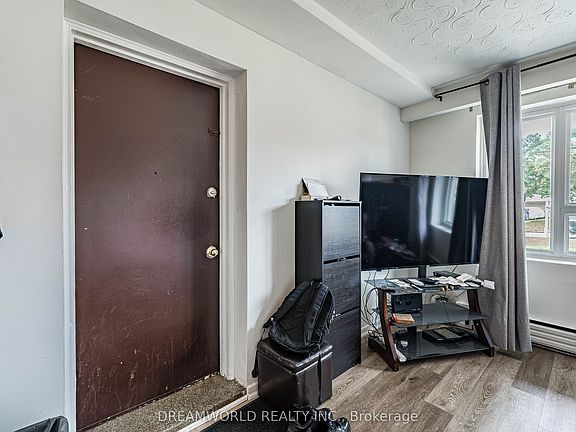 5th image of 7 Diana Dr
