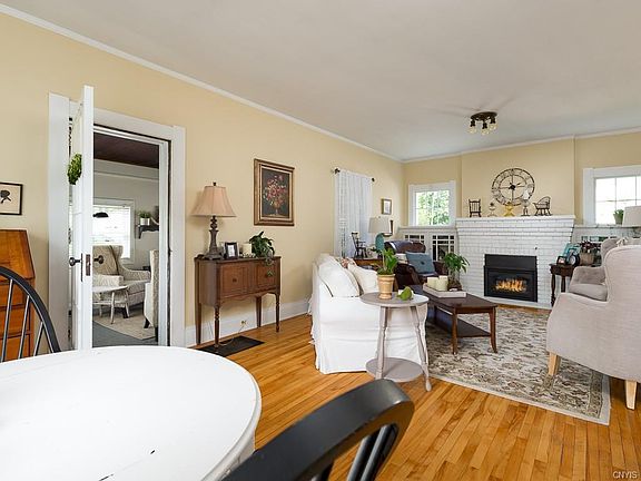 4th image of 852 Myrtle Ave