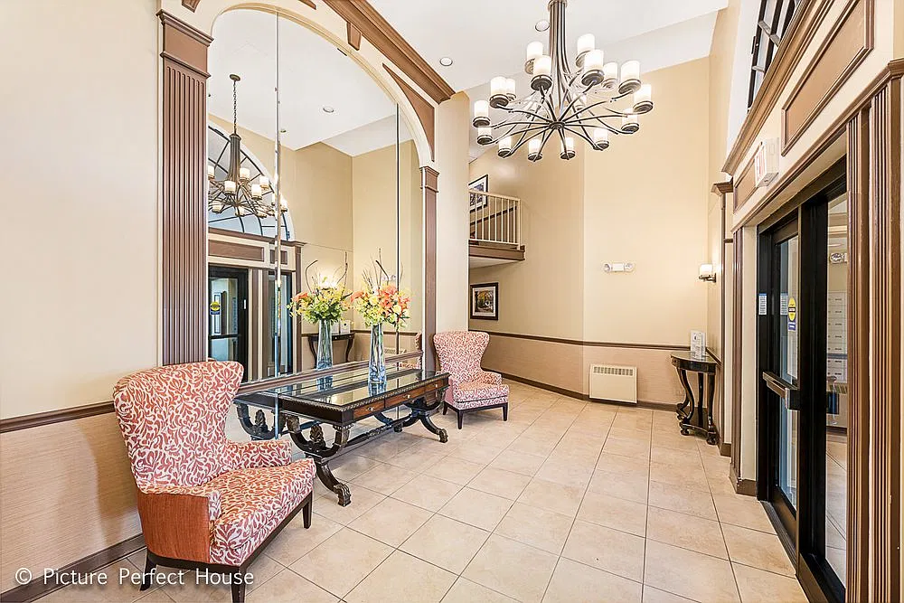 1 bed, 935 sqft, $2,350 — Photo 2