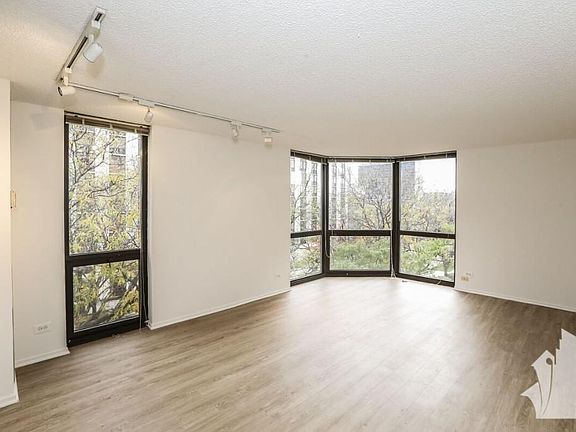 4th image of 1000 N Lasalle Chi1000 N Lasalle Blvd #919AA