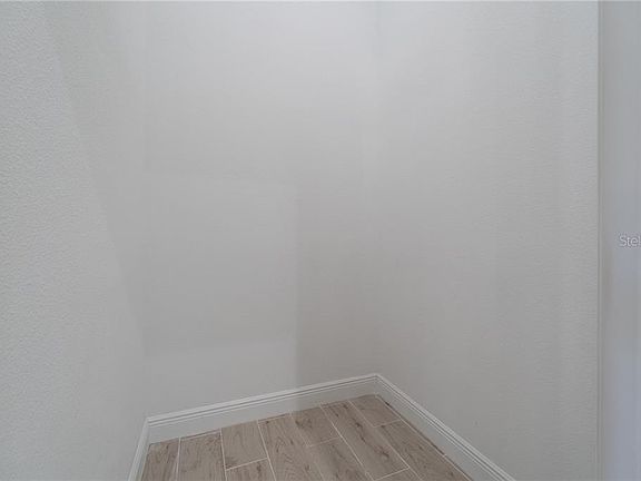 5th image of 430 W Walts Ave