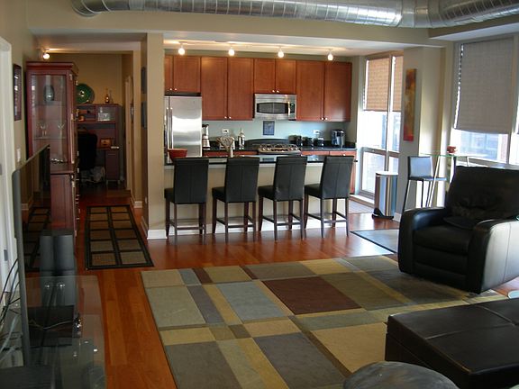 4th image of 845 N Kingsbury St Unit 203