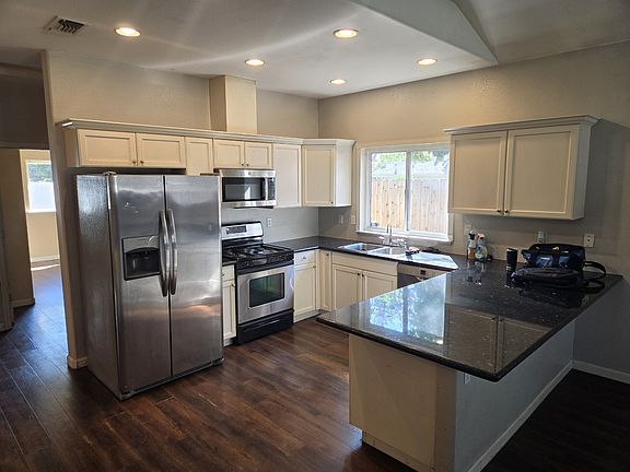 2nd image of 2935 32nd St