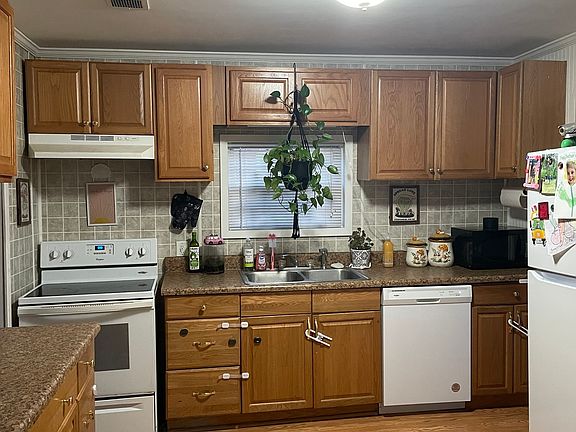 4th image of 50 Cedar St